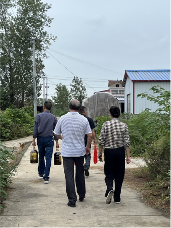 “濃濃中秋情，慰問(wèn)暖人心”